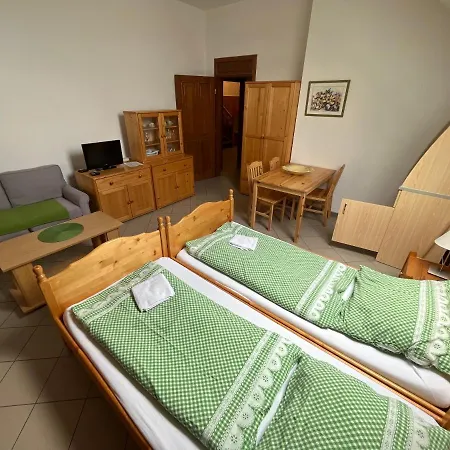 Πανσιόν Sokoli Hnizdo 3*